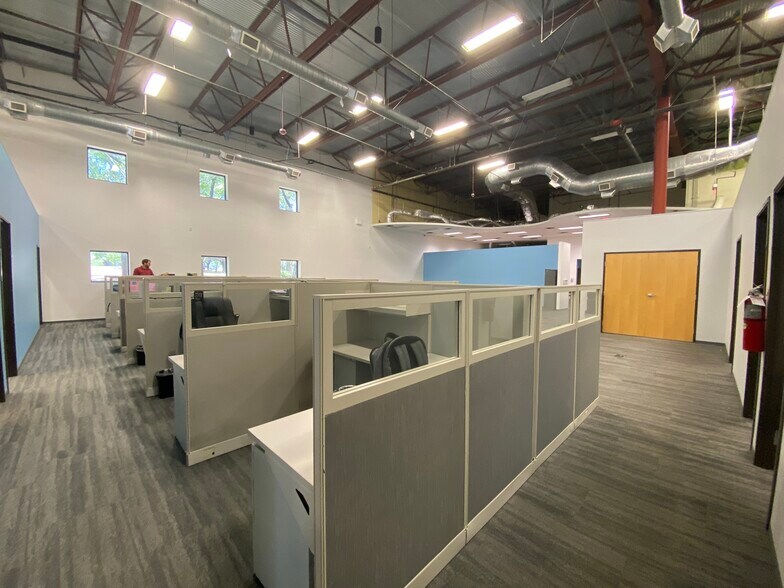 More Photos Of 7050 Burleson Rd, Austin Light Distribution For Sale