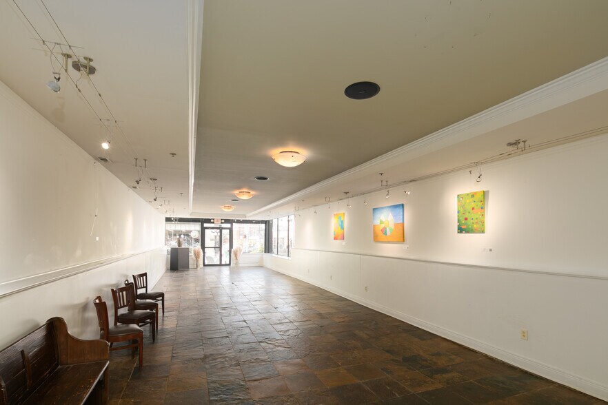 More Photos Of 101 S Main St, Winchester Restaurant For Lease