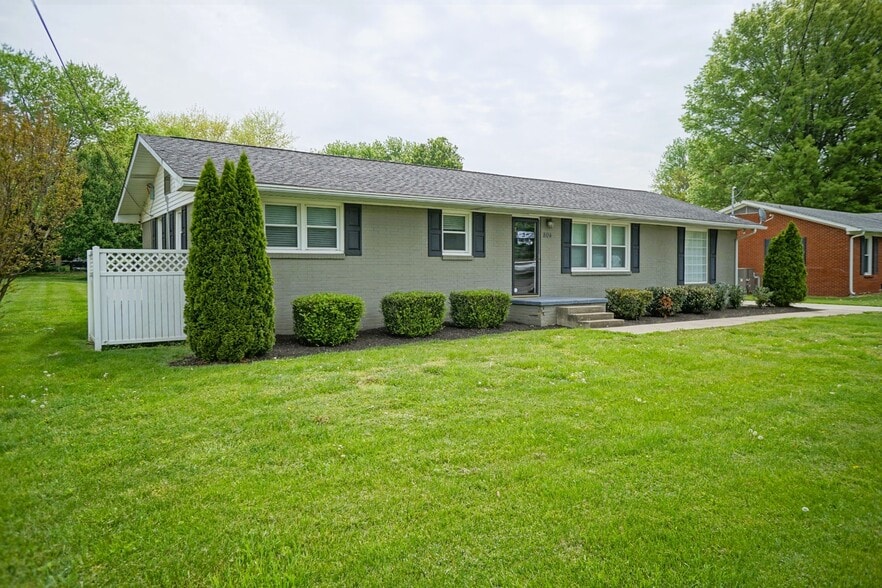 More Photos Of 804 S Broadway St, Portland Office For Lease