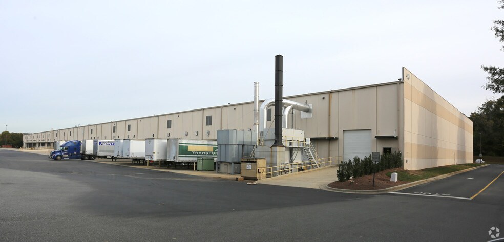 More Photos Of 490 Gallimore Dairy Rd, Greensboro Distribution For Lease