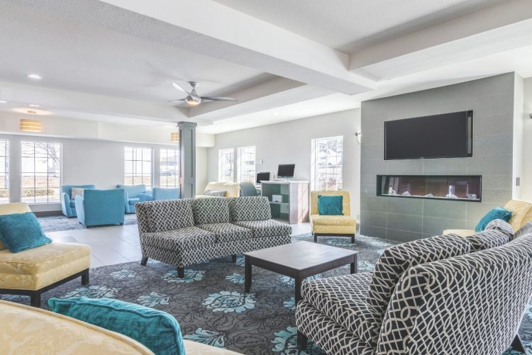 More Photos Of 6901 NW 83rd St, Kansas City Hotel For Sale