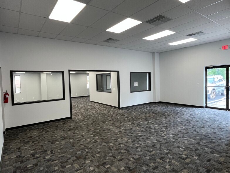 More Photos Of 1401 Fotler St, Springfield Warehouse For Lease