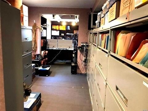 More Photos Of 18 Main St, Roslyn Office For Sale