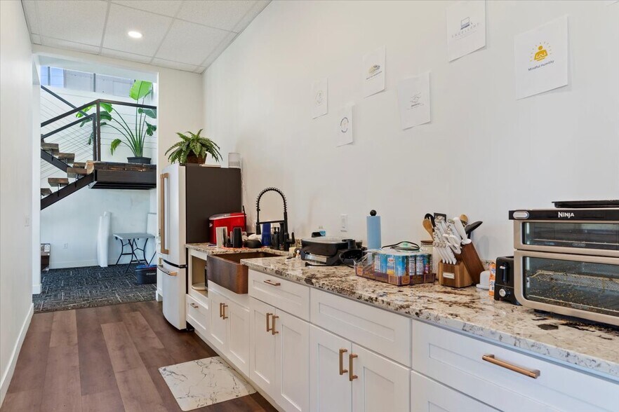 More Photos Of 1042 3000 N, Layton Office For Sale
