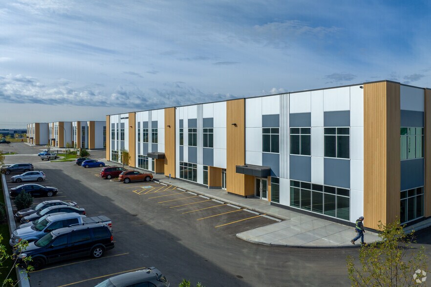 More Photos Of 7121 104 Av SE, Calgary Warehouse For Sale