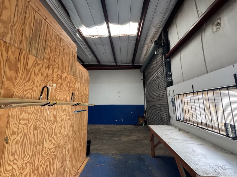 More Photos Of 702 W Park Ave, Edgewater Warehouse For Sale