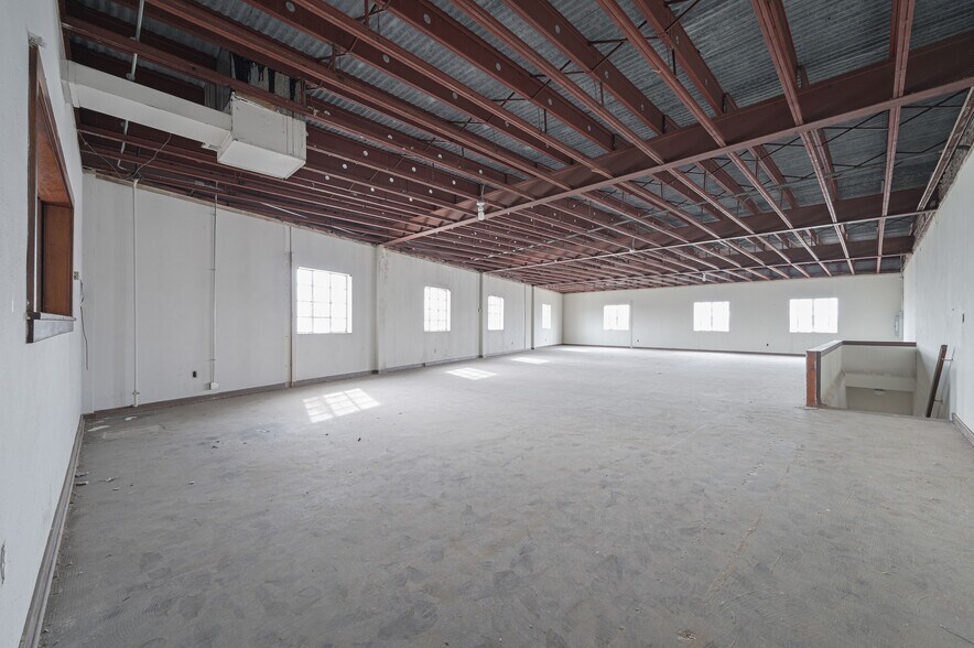 More Photos Of 1701 NW 5th St, Oklahoma City Warehouse For Sale