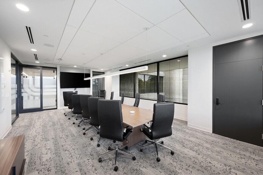 More Photos Of 3340 Perimeter Hill Dr, Nashville Office For Sale