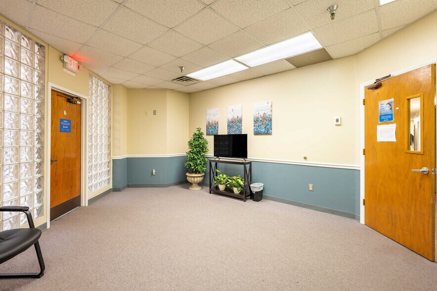 More Photos Of 6719 Gall Blvd, Zephyrhills Medical For Sale