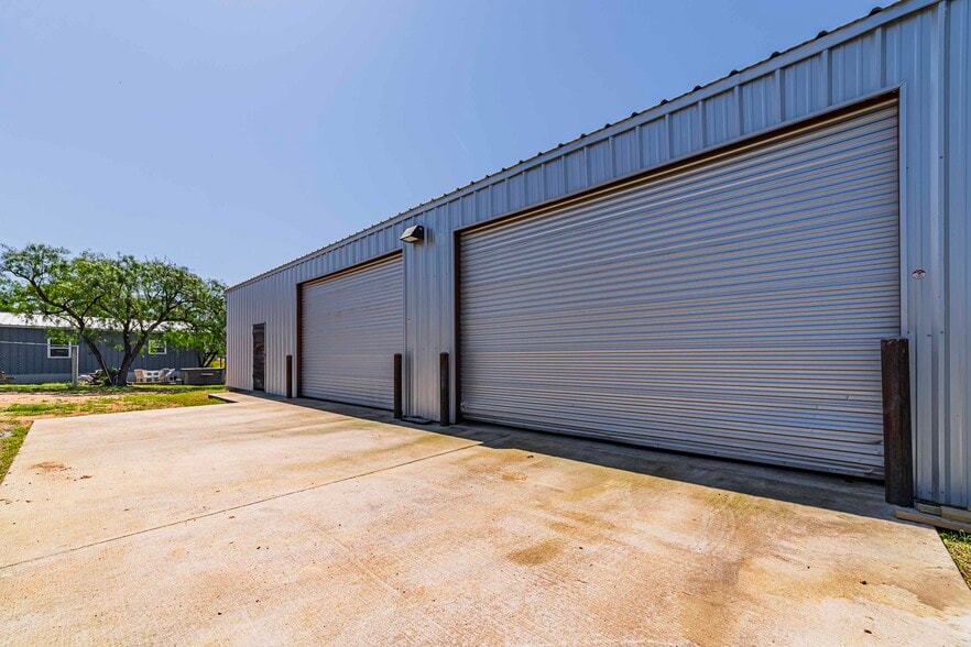 Primary Photo Of 570 Poncho St, Kingsland Warehouse For Sale
