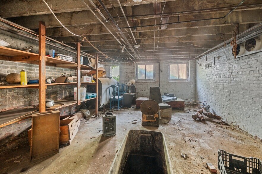 More Photos Of 2530 N Calvert St, Baltimore Office Residential For Sale