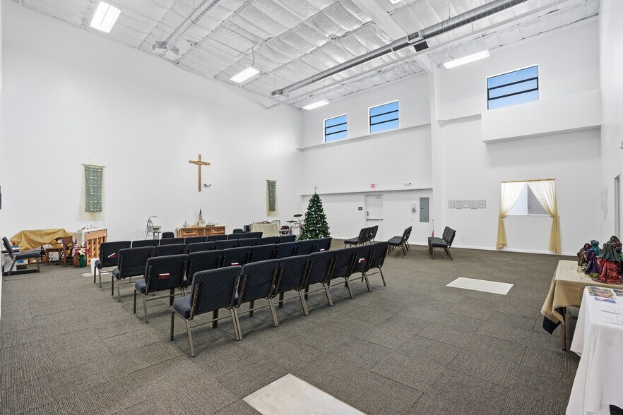 More Photos Of 203-205 W Central Ave, Lompoc Loft Creative Space For Sale