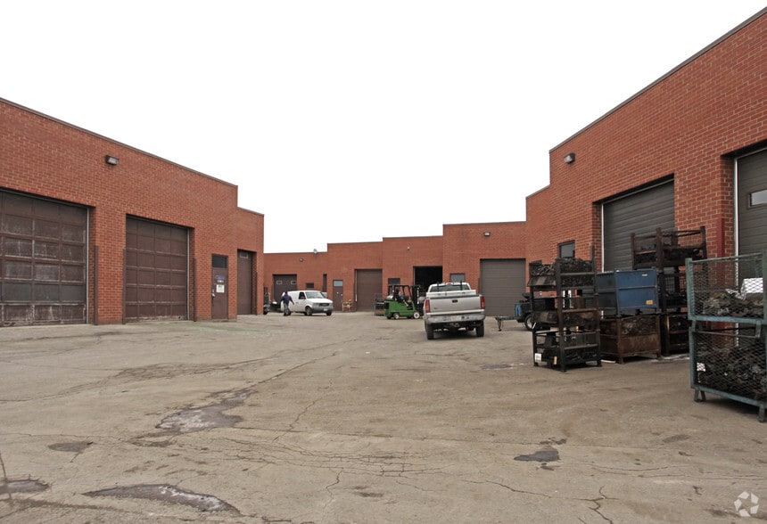 More Photos Of 250 Regina Rd, Vaughan Light Manufacturing For Sale