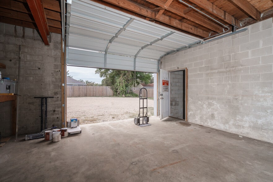 More Photos Of 1919 Drummond Ave, Panama City Distribution For Lease