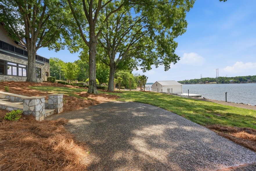 More Photos Of 9715 Nine Eagles Ln, Charlotte Specialty For Sale