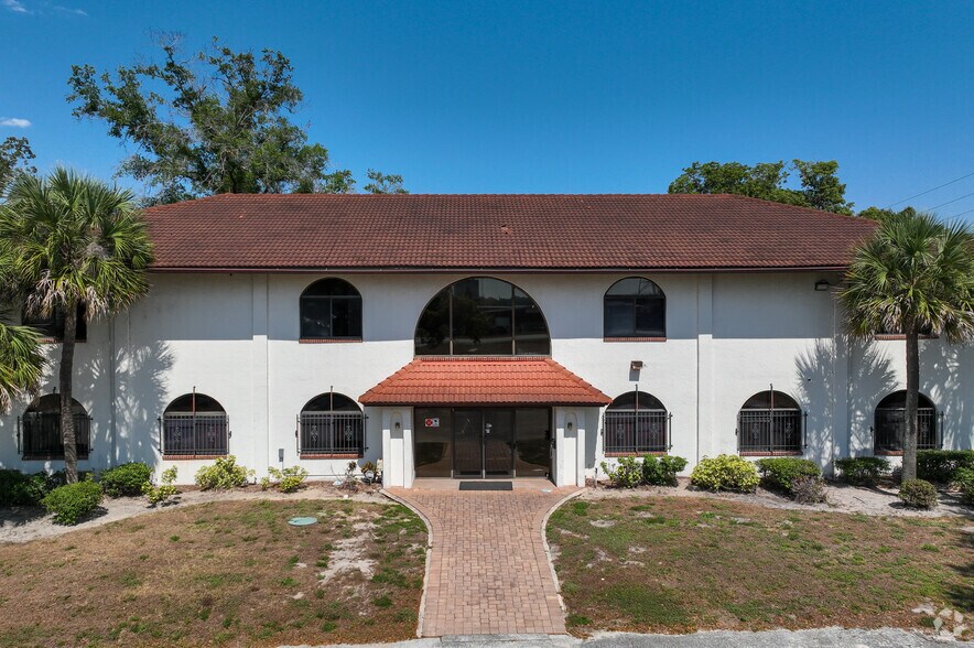 More Photos Of 7725 N Orange Blossom Trl, Orlando Warehouse For Sale