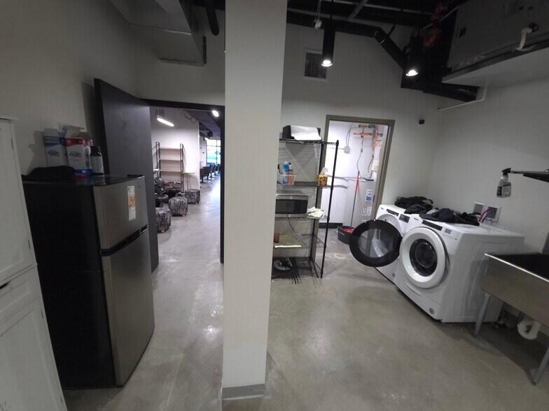 More Photos Of 7510 N Oak Trfy, Gladstone Apartments For Lease