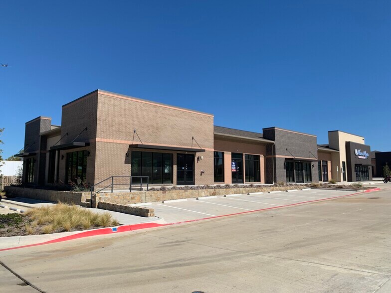 More Photos Of 833 E NW Hwy, Grapevine Freestanding For Lease