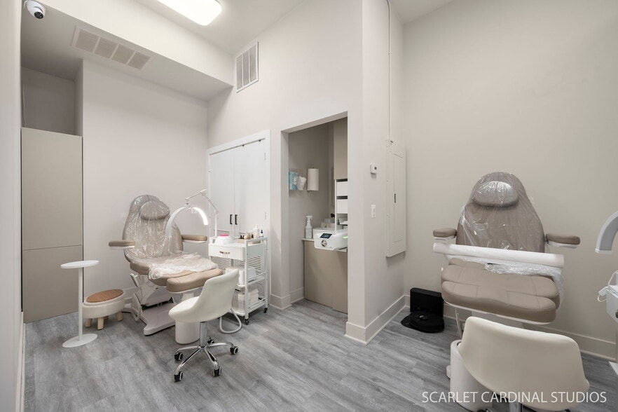 More Photos Of 2956 N Lincoln Ave, Chicago General Retail For Lease