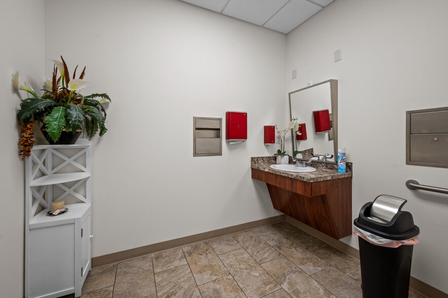 More Photos Of 1207 N Houston Ave, Humble Healthcare For Sale