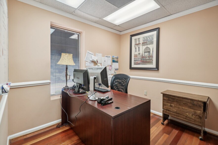 More Photos Of 2235 Cedar Ln, Vienna Office For Sale