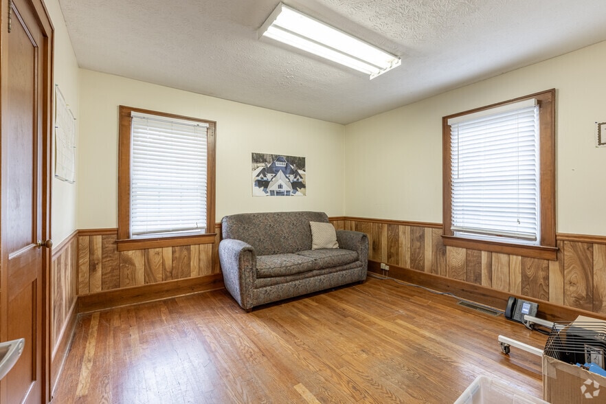 More Photos Of 1009 N Tennessee St, Cartersville Office For Sale