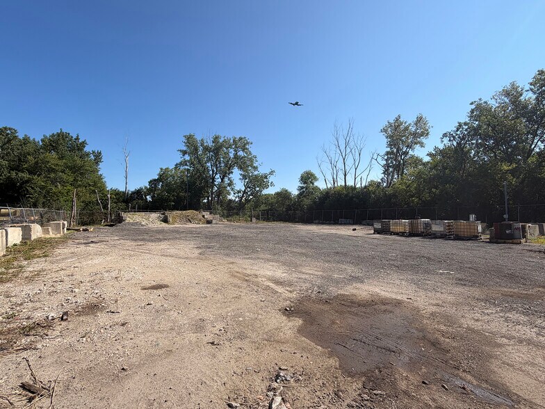 More Photos Of 2029 W North Ave, West Chicago Warehouse For Lease