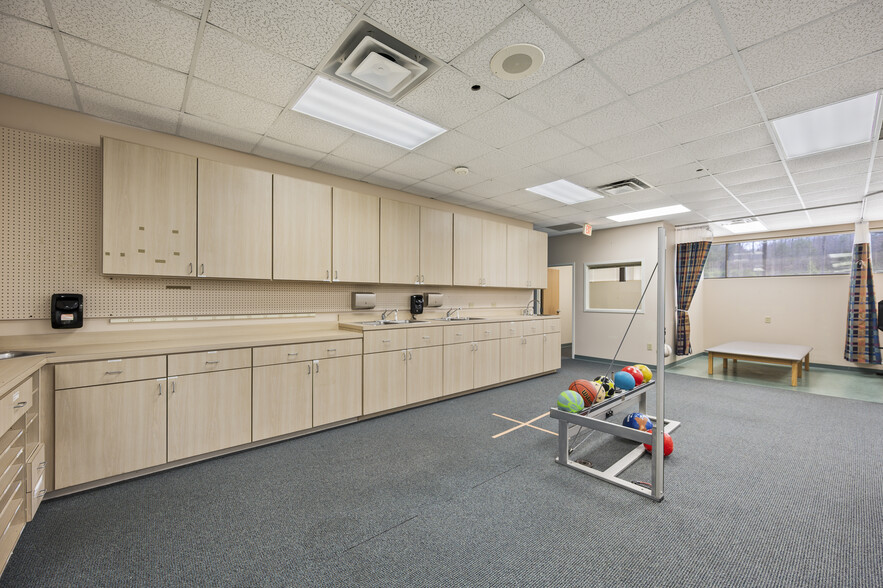 More Photos Of 257 W Kings Hwy, Eden Medical For Sale
