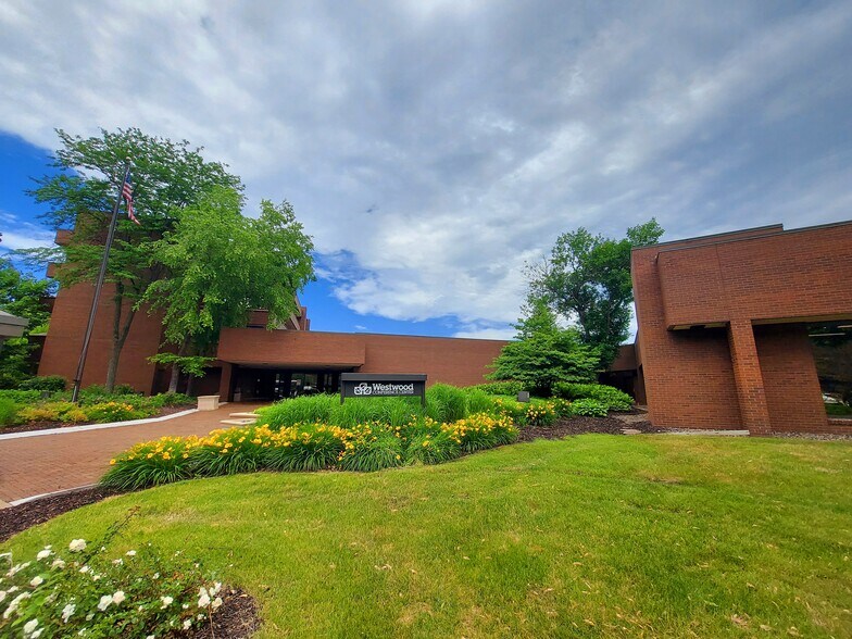 More Photos Of 1800 Westwood Center Blvd, Wausau Office For Sale