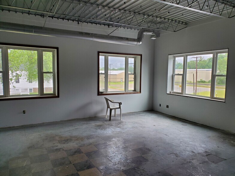 More Photos Of 320 Park St, Coloma Industrial For Sale