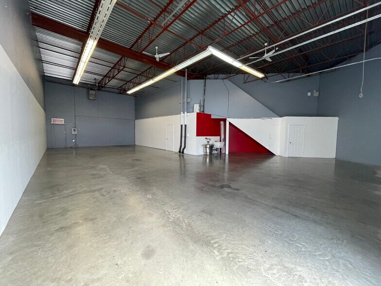 More Photos Of 8528 123rd St, Surrey Warehouse For Lease