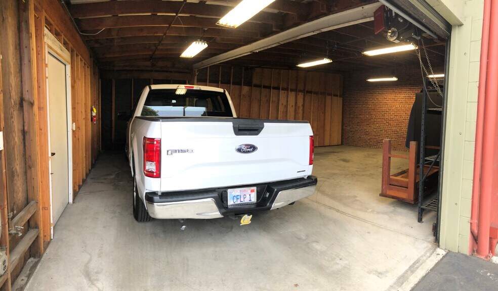 More Photos Of 2111 Livingston St, Oakland Office For Lease