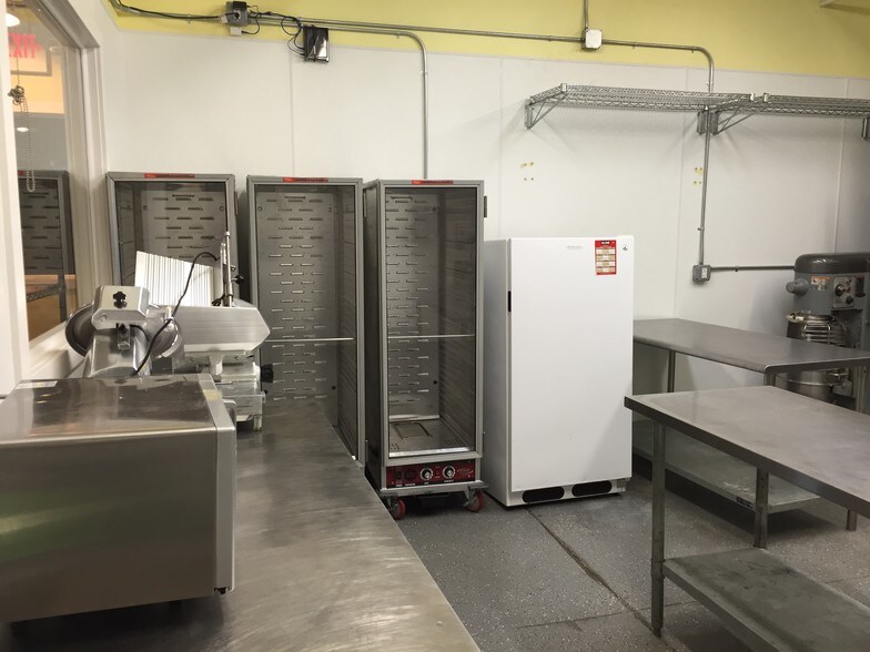 More Photos Of 166-180 S Van Brunt St, Englewood Food Processing For Lease