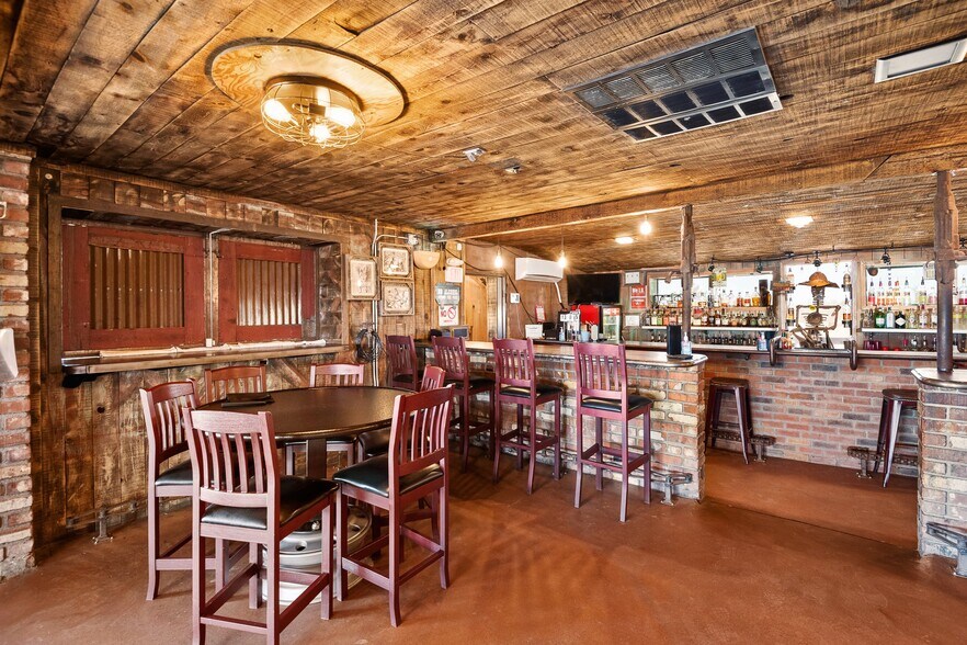 More Photos Of 1200 N Jefferson Dr, Oracle Bar For Sale