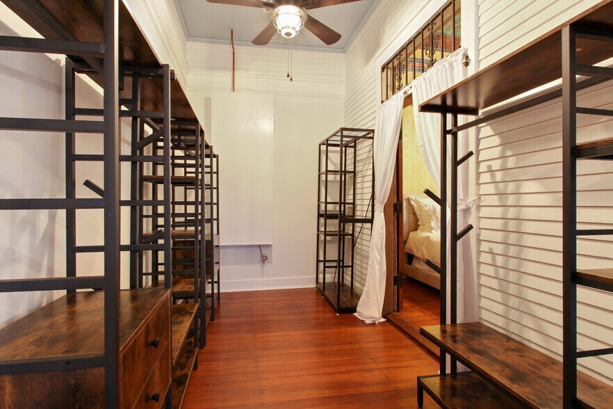 More Photos Of 8500 Oak St, New Orleans Storefront Retail Office For Lease
