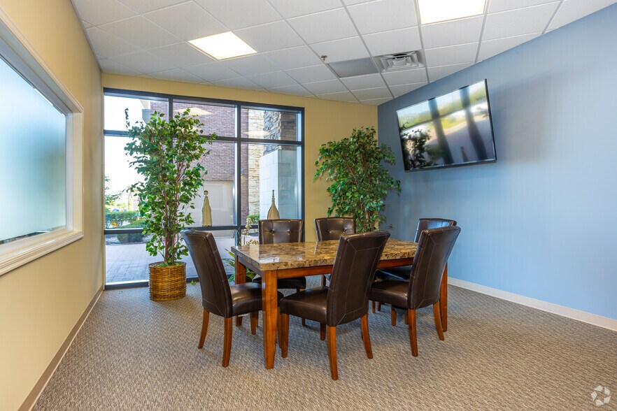 More Photos Of 6903 W 135th St, Overland Park General Retail For Lease
