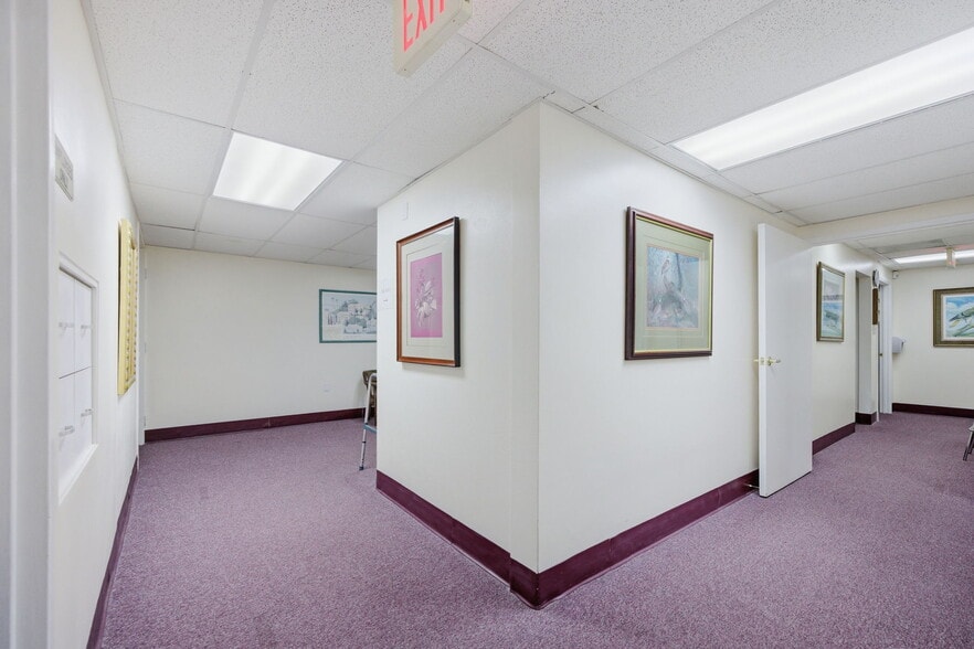 More Photos Of 1811 Bayshore Gardens Pky, Bradenton Medical For Sale