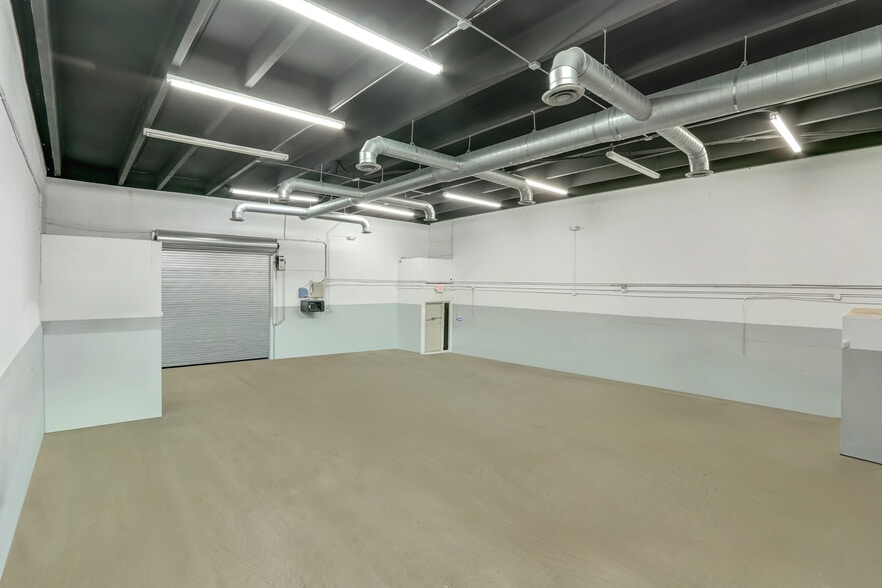 More Photos Of 6950-6964 SW 47th St, Miami Research And Development For Lease