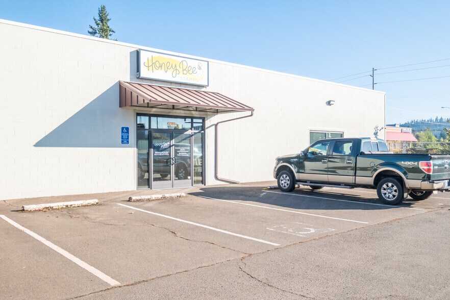 More Photos Of 2175 S Main Rd, Lebanon General Retail For Sale