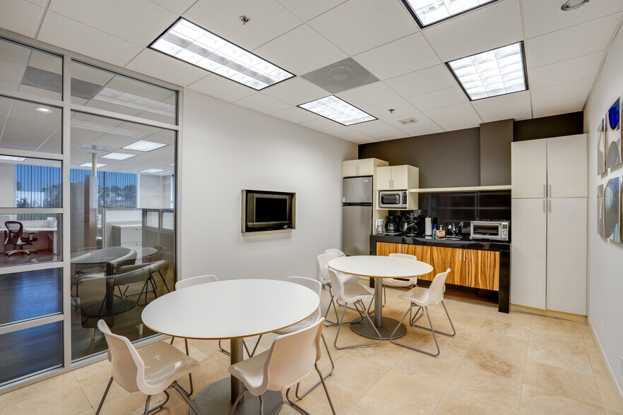 More Photos Of 10145 Via De La Amistad, San Diego Loft Creative Space For Sale