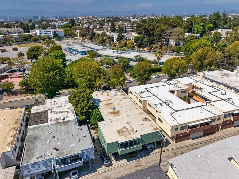 More Photos Of 7736 Paseo del Rey, Venice Apartments For Sale