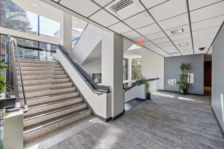 More Photos Of 100 Willow Plz, Visalia Medical For Sale