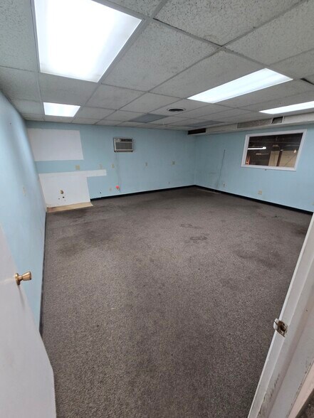 More Photos Of 1600 North Ave W, Missoula Warehouse For Lease