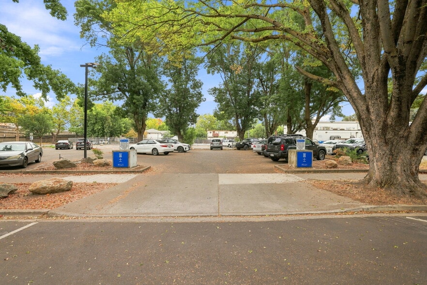 More Photos Of 2422 13th St, Sacramento Restaurant For Sale
