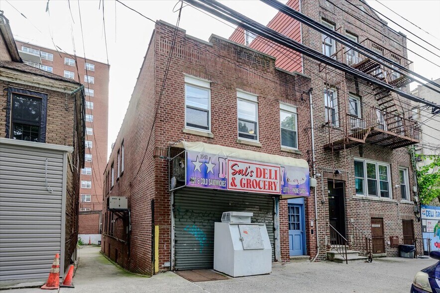 Primary Photo Of 3548 Bronx Blvd, Bronx Apartments For Sale
