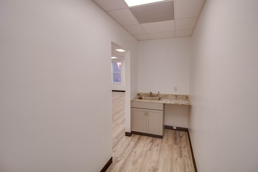 More Photos Of 107 N State St, Jerseyville Office For Lease