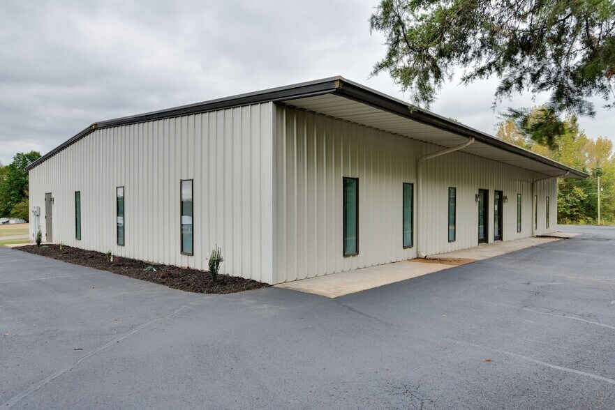 Primary Photo Of 103 Hadley cir, Linden Light Distribution For Sale