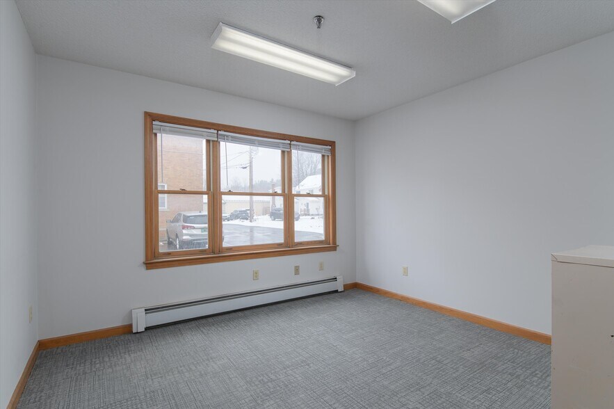 More Photos Of 156 Main St, Ludlow Office For Sale