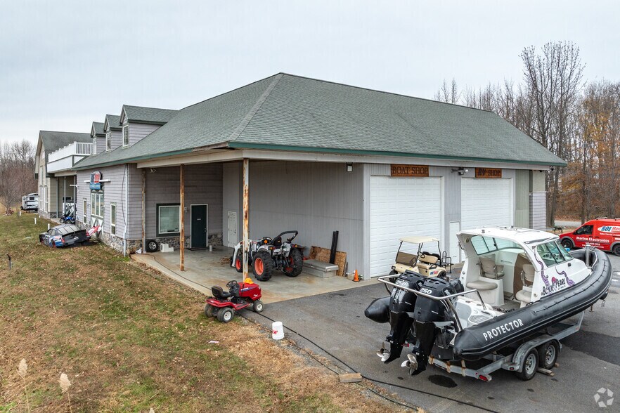 More Photos Of 325 Cleat St, Stevensville General Retail For Sale