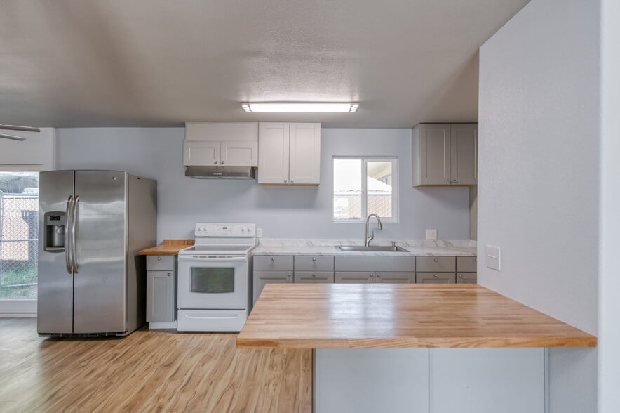 More Photos Of 12712 E McKinley Ave, Sanger Flex For Lease